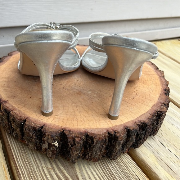 ❌ DONATED ❌ - 💚 3 for $12 💚 - The Look Luxe Randolph Duke Heels - Picture 5 of 16